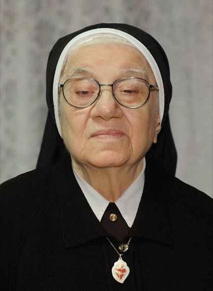 Suor Maria Pieraldina al battesimo Vittoria Giorgio Suor Maria Pieraldina al battesimo Vittoria Giorgio